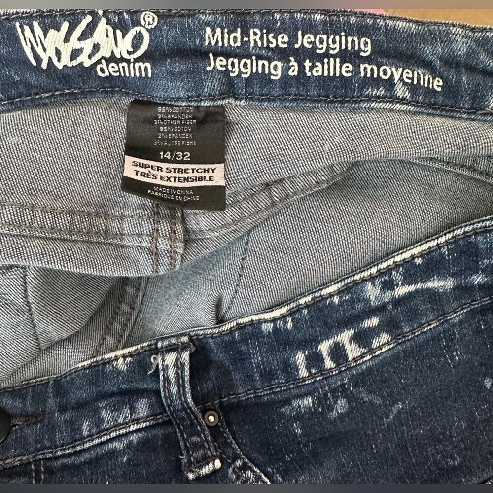 Women’s Mossimo Supply Co. Denim Mid-Rise Super Stretchy Denim Jeggings - Picture 6 of 8